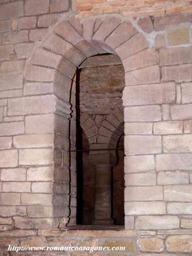 DETALLE DE LA PUERTA, DESDE SALA DEL CONCILIO